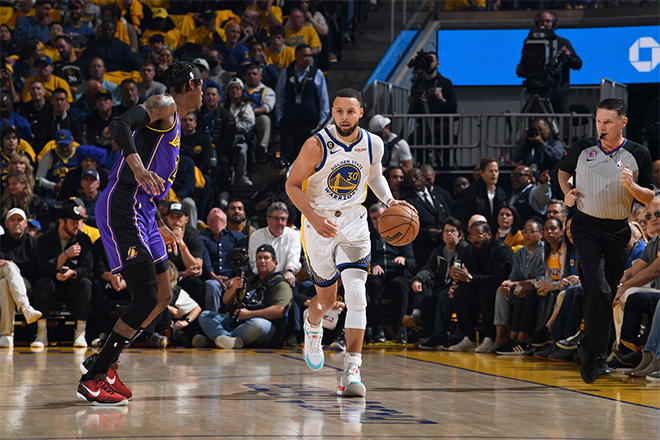 Curry 20+12 Warriors vencen 1-1 a Lakers